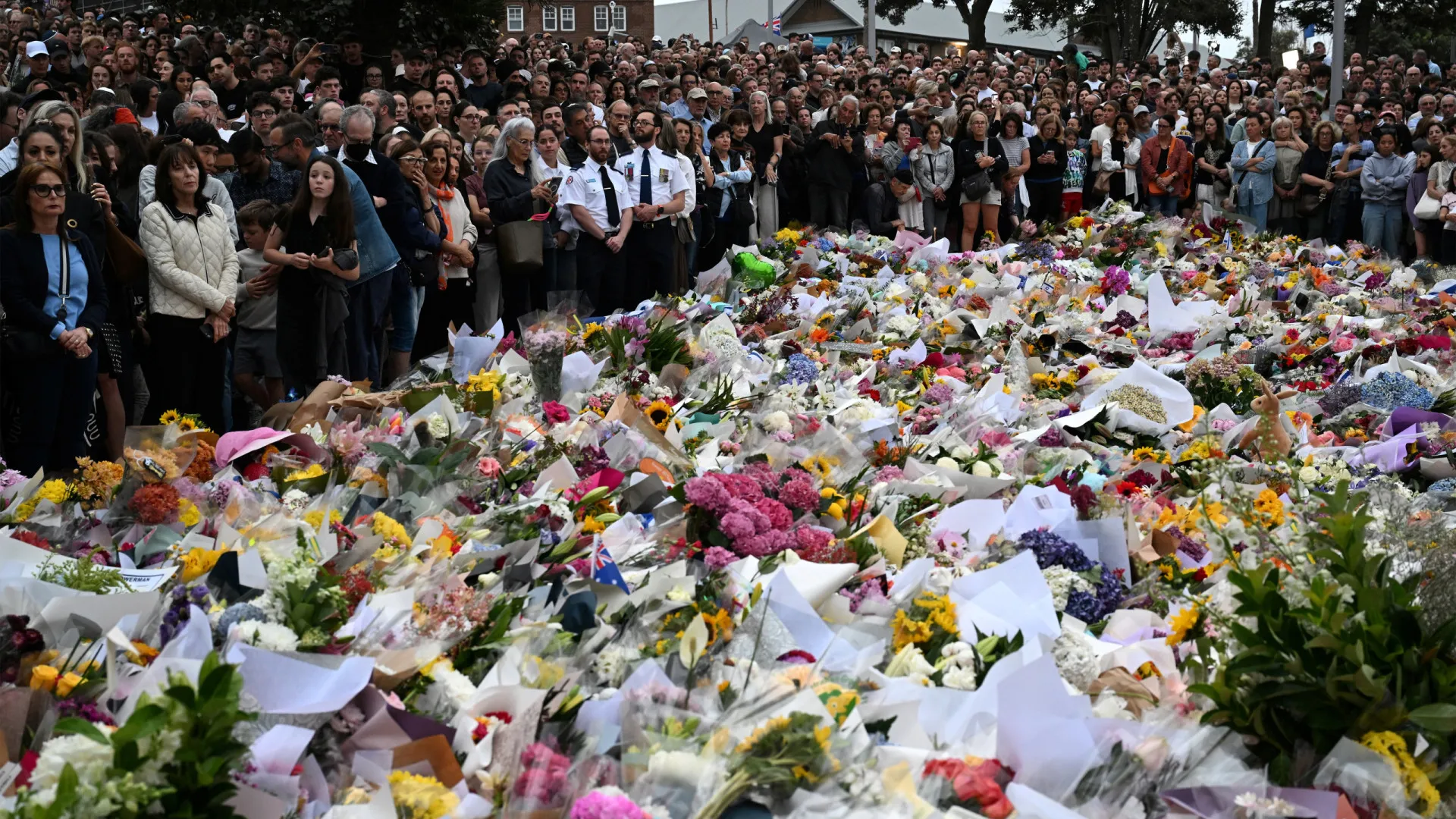 
                    Tragédia de Bondi: Funerais começam na quarta-feira. Quem são as vítimas?
                