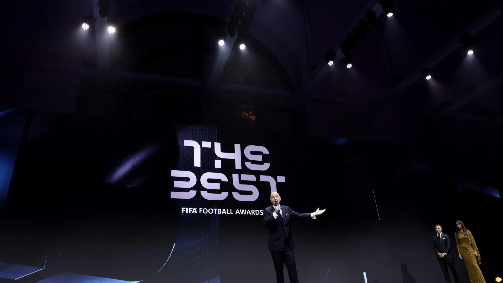 
                    EM DIRETO: Vitinha e Nuno Mendes integram o onze do ano da FIFA
                