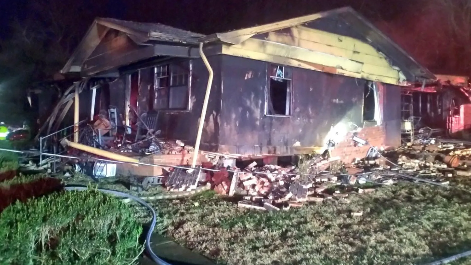 
                    Onze bombeiros feridos após explosão nos EUA. 