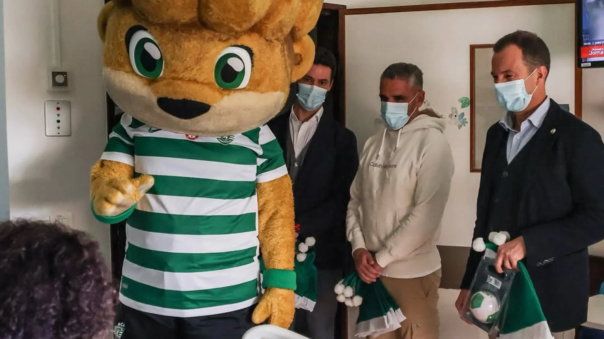 
                    Frederico Varandas, Rui Borges e Jubas surpreendem crianças em pediatria
                