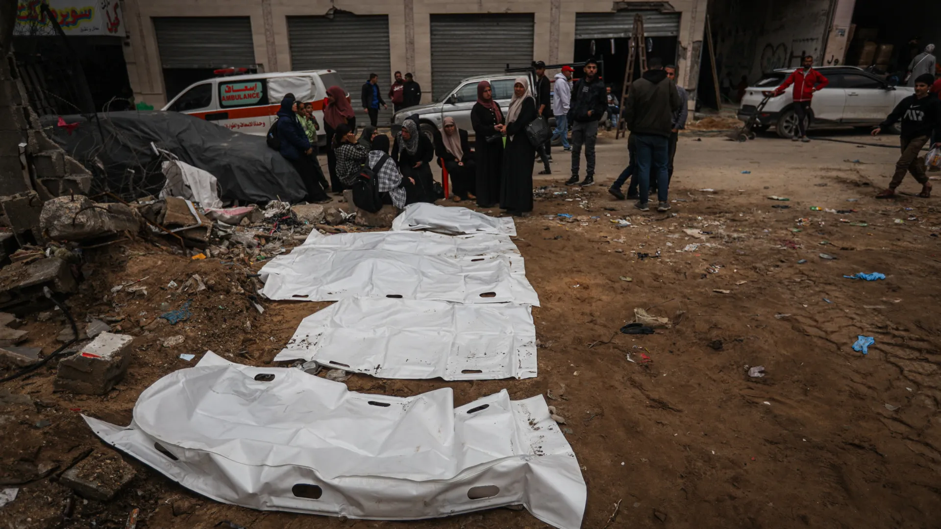 
                    Gaza. Retirados mais 30 corpos de edifício bombardeado há 2 anos
                