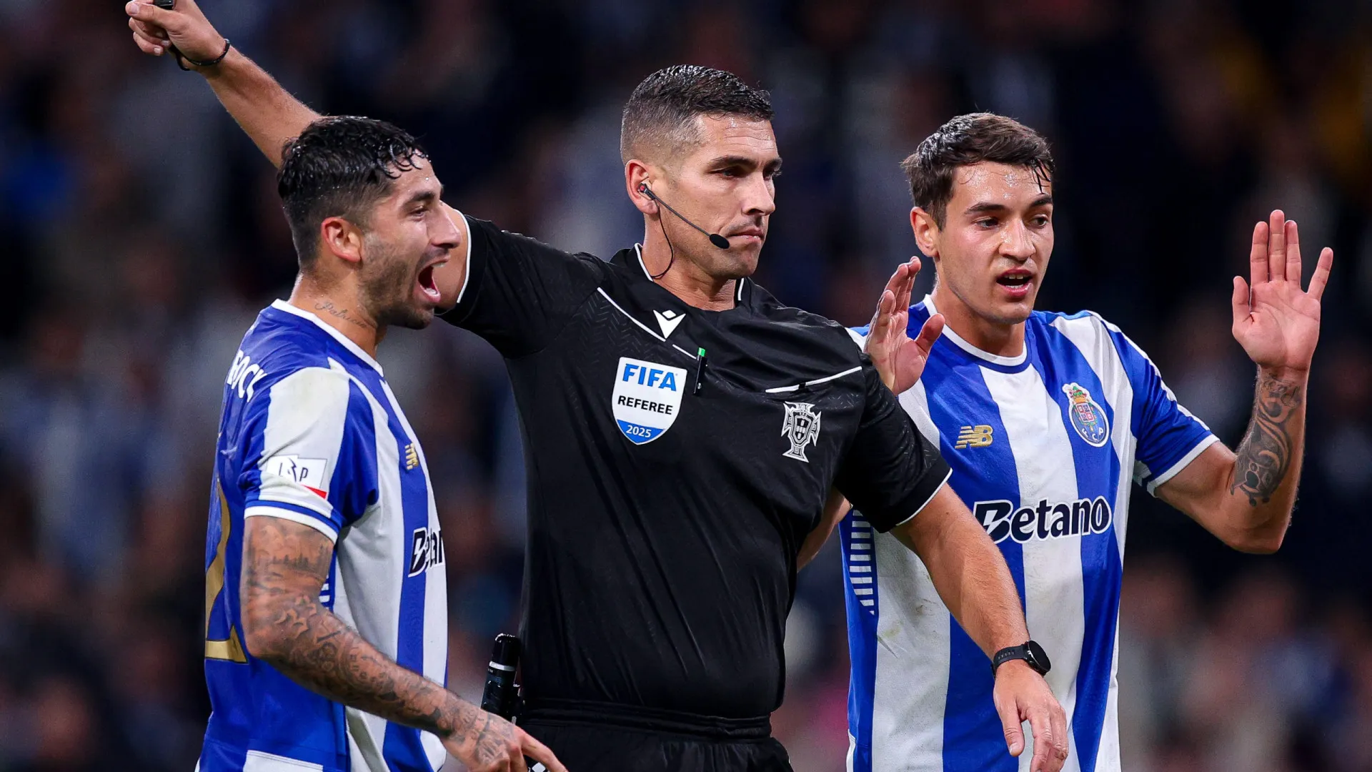 
                    Polémica com Fábio Veríssimo vale multa pesada para o FC Porto
                