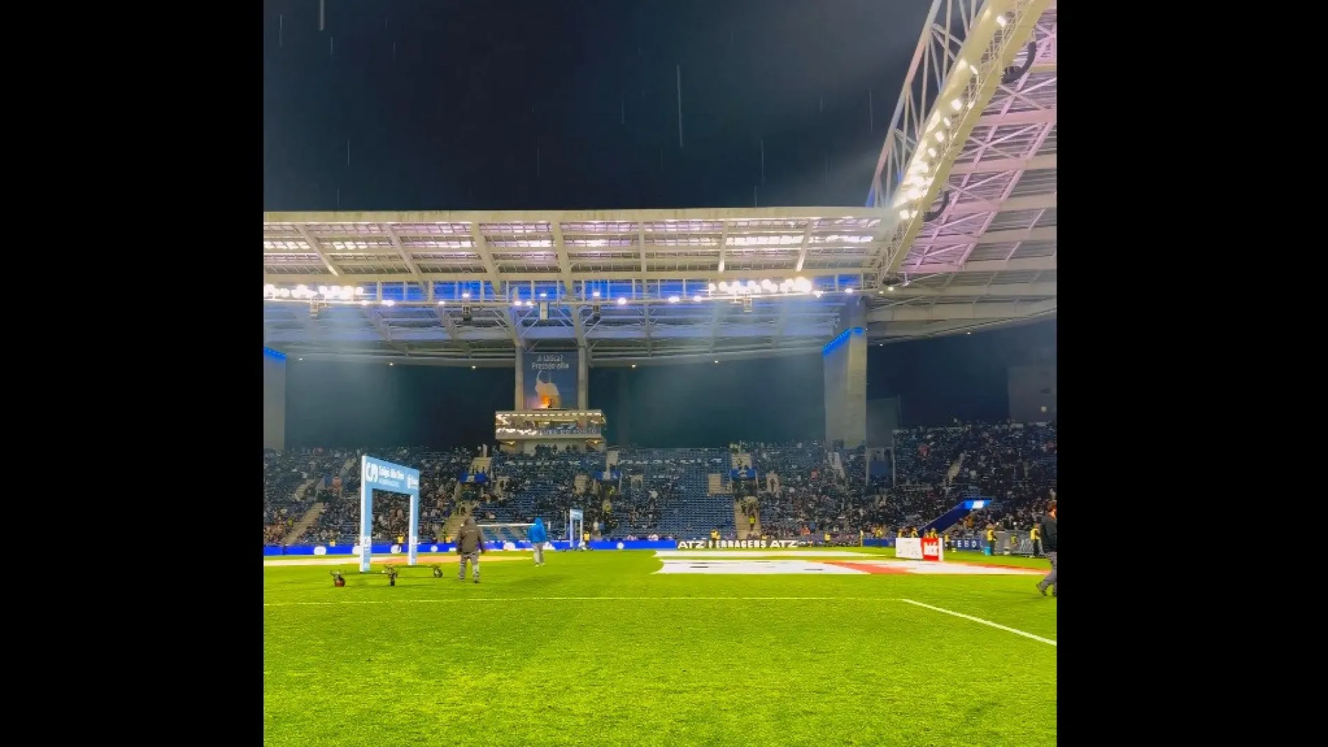 
                    Passou despercebido? FC Porto homenageou John Cena em pleno Dragão
                