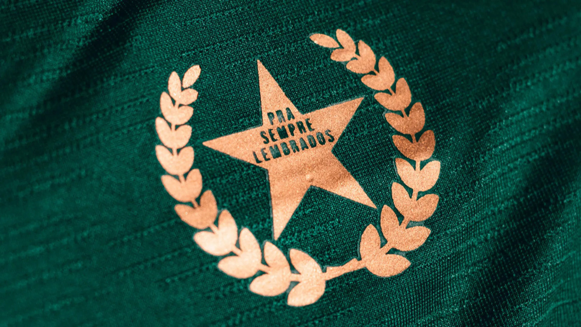 
                    Chapecoense lança camisola a recordar vítimas de trágico acidente aéreo
                