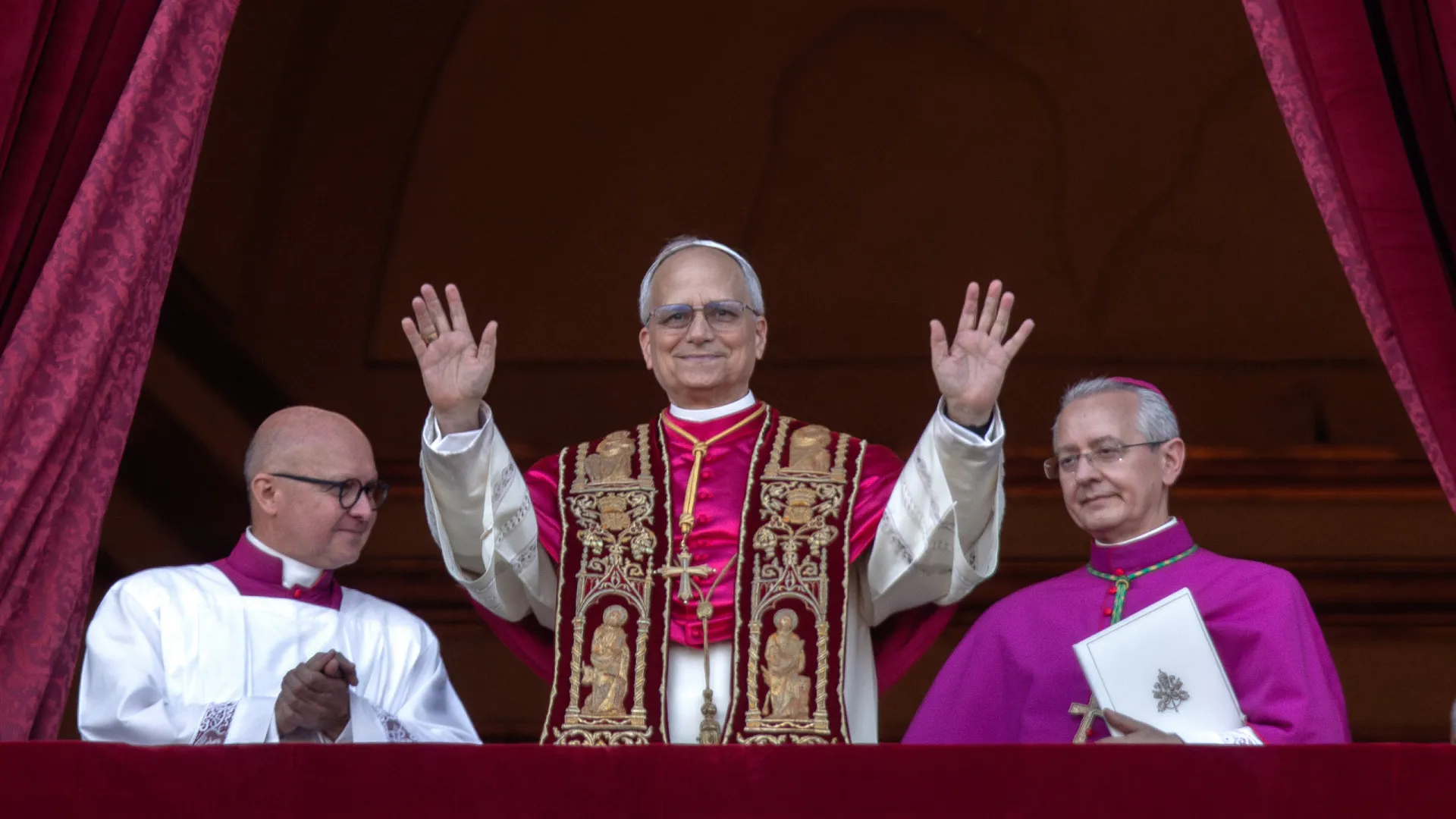 
                    Novo Papa, queda de avião e (polémica) flotilha: As mais lidas em Mundo
                