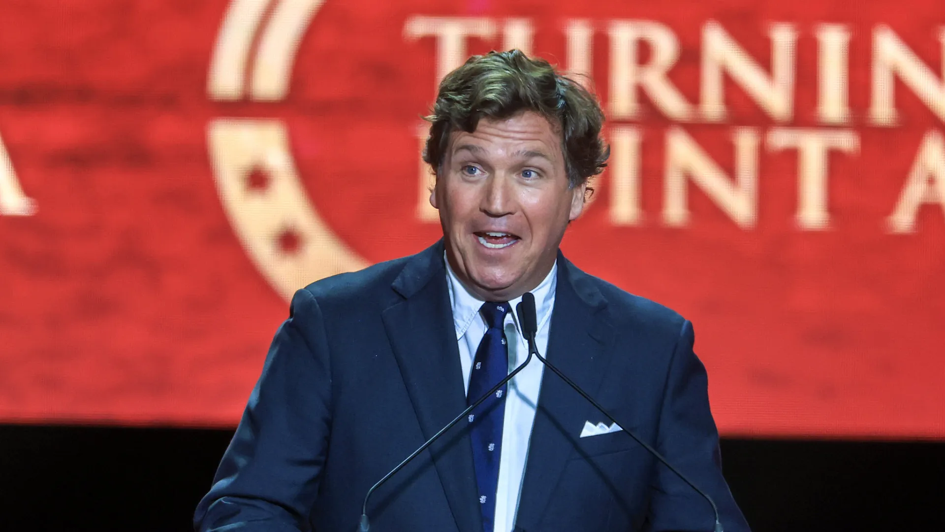 
                    Tucker Carlson afirma que Trump declarará guerra à Venezuela hoje 
                