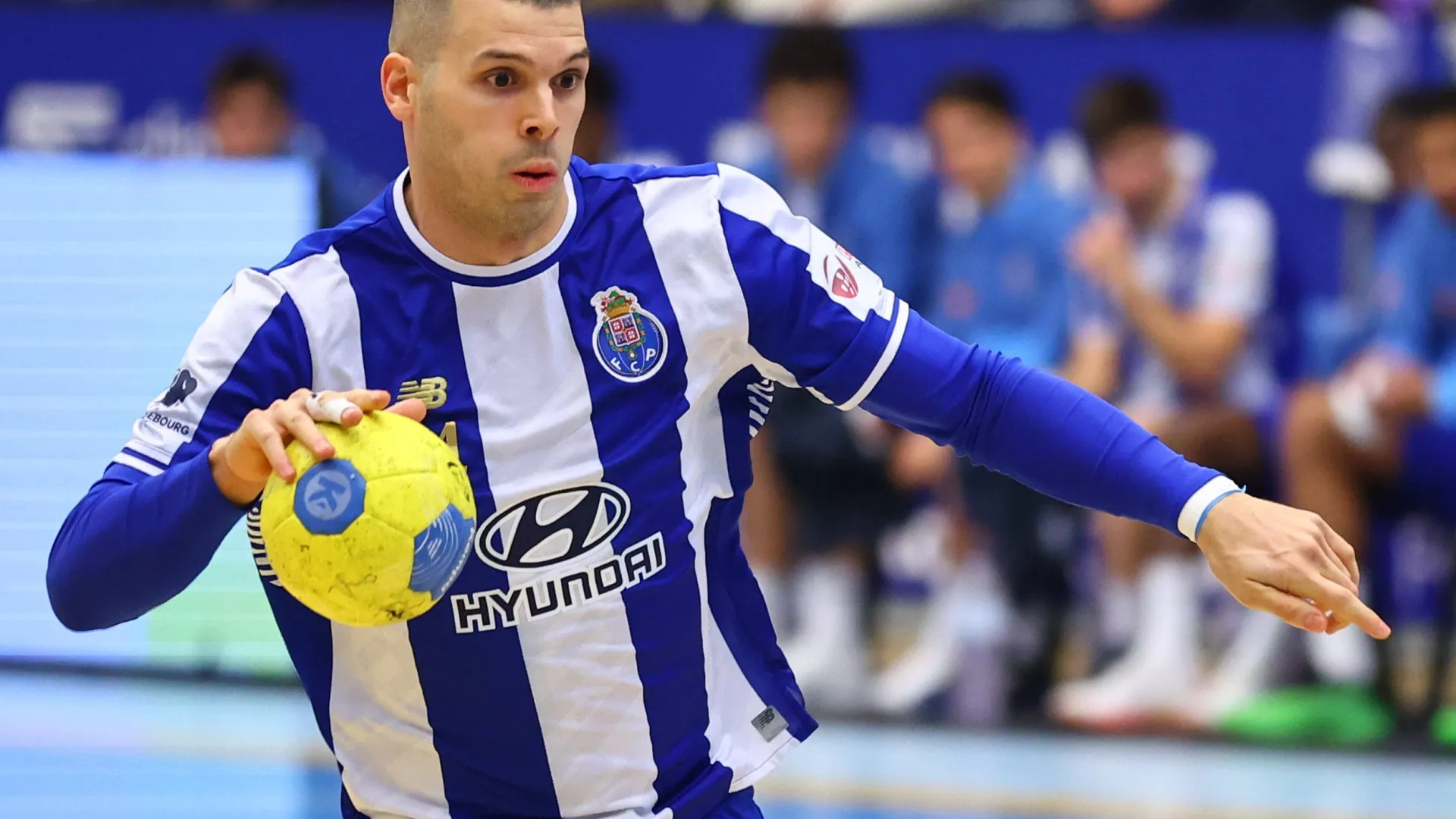 
                    FC Porto vence no Dragão Arena, ultrapassa Benfica e pressiona Sporting
                