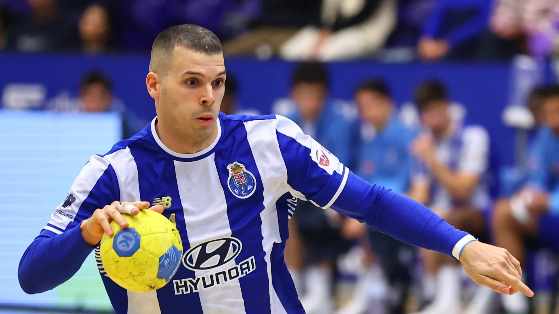 
                    FC Porto vence e segue em frente na Liga Europeia. Benfica sai derrotado
                