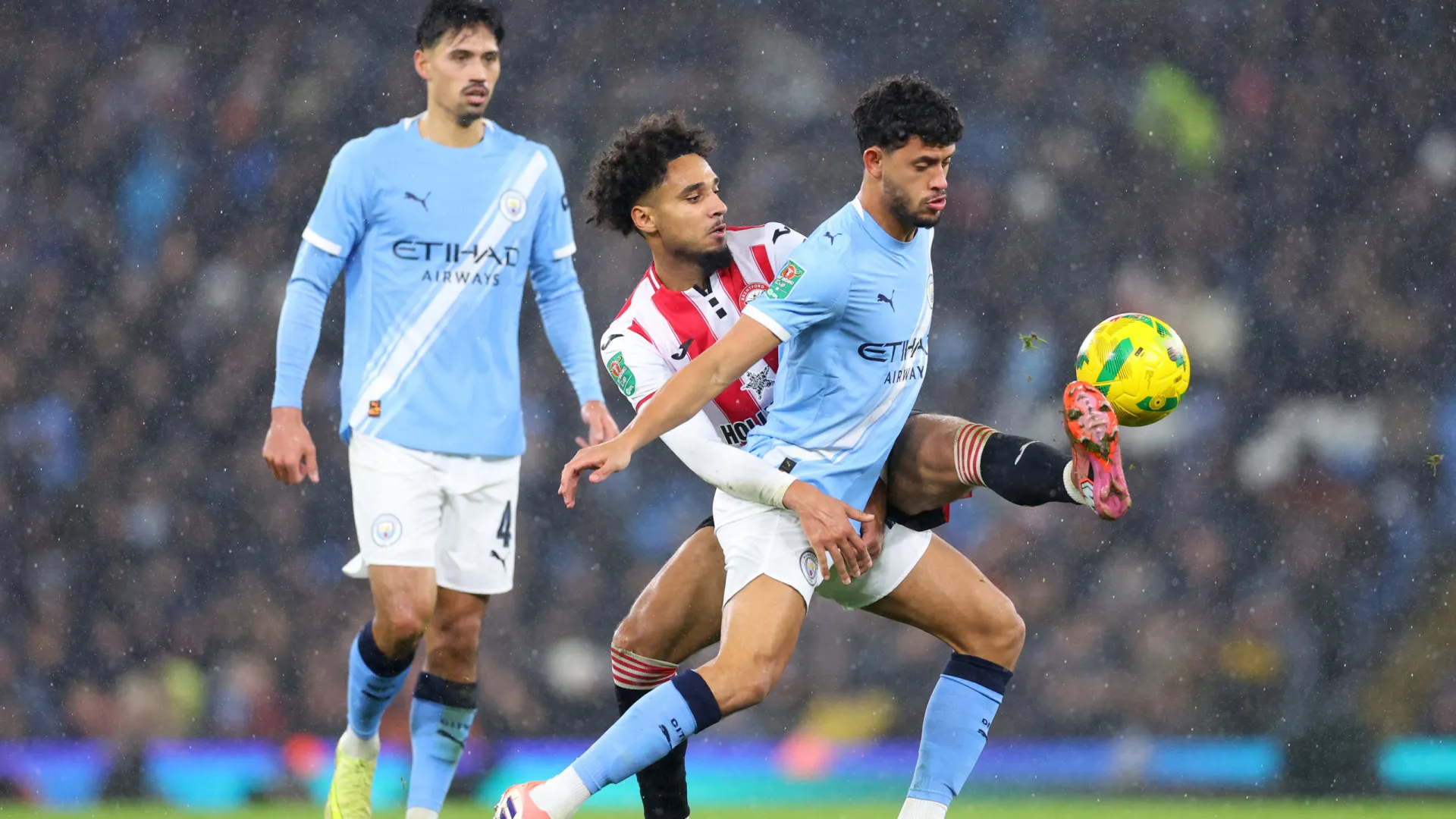 
                    City vence Brentford e defronta Newcastle nas 'meias' da Taça da Liga
                