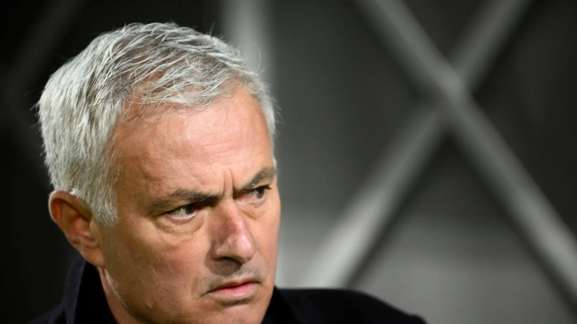 
                    Manu Silva foi titular e surpreendeu Mourinho em Faro: 