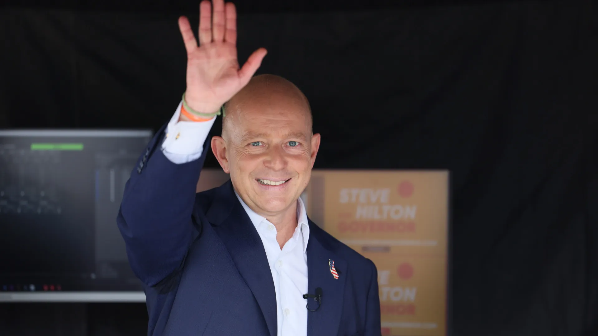 
                    Candidatos a governador da Califórnia incluem milionários e comentador Fox News
                