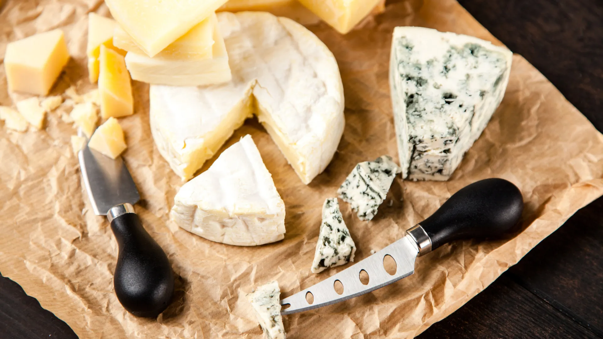 
                    Estudo revela o tipo de queijo que ajuda a reduzir risco de demência
                