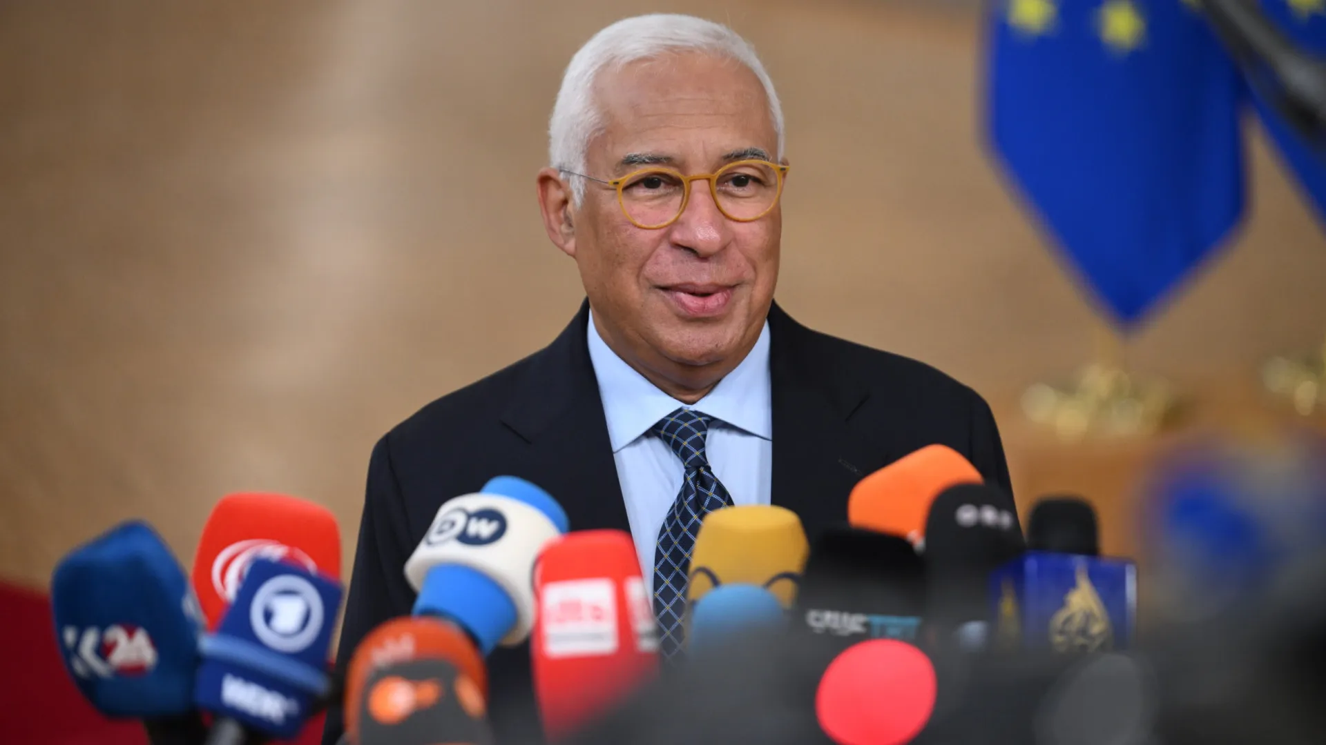 
                    Ucrânia: Costa acredita em adesão à UE a curto prazo mas não aponta datas
                