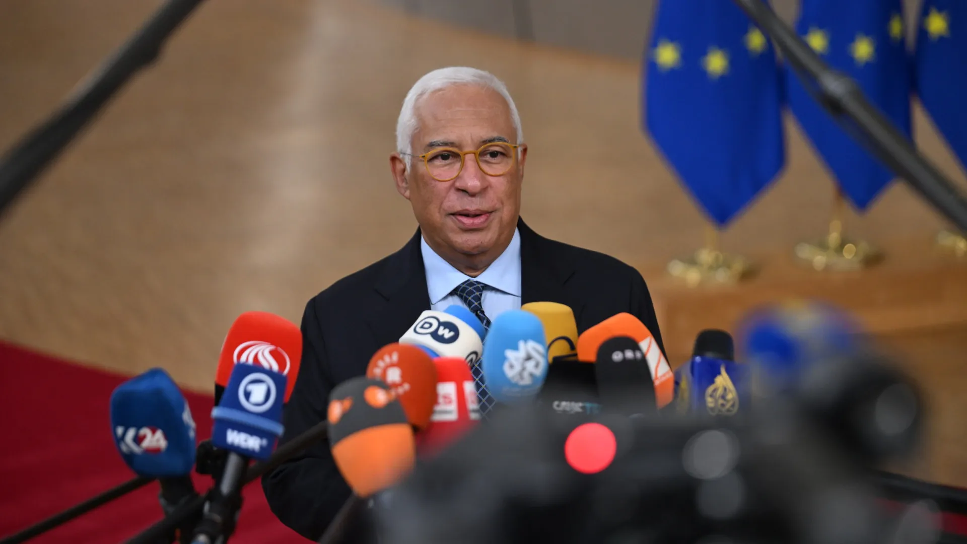 
                    Costa recebe representantes dos agricultores em reunião 