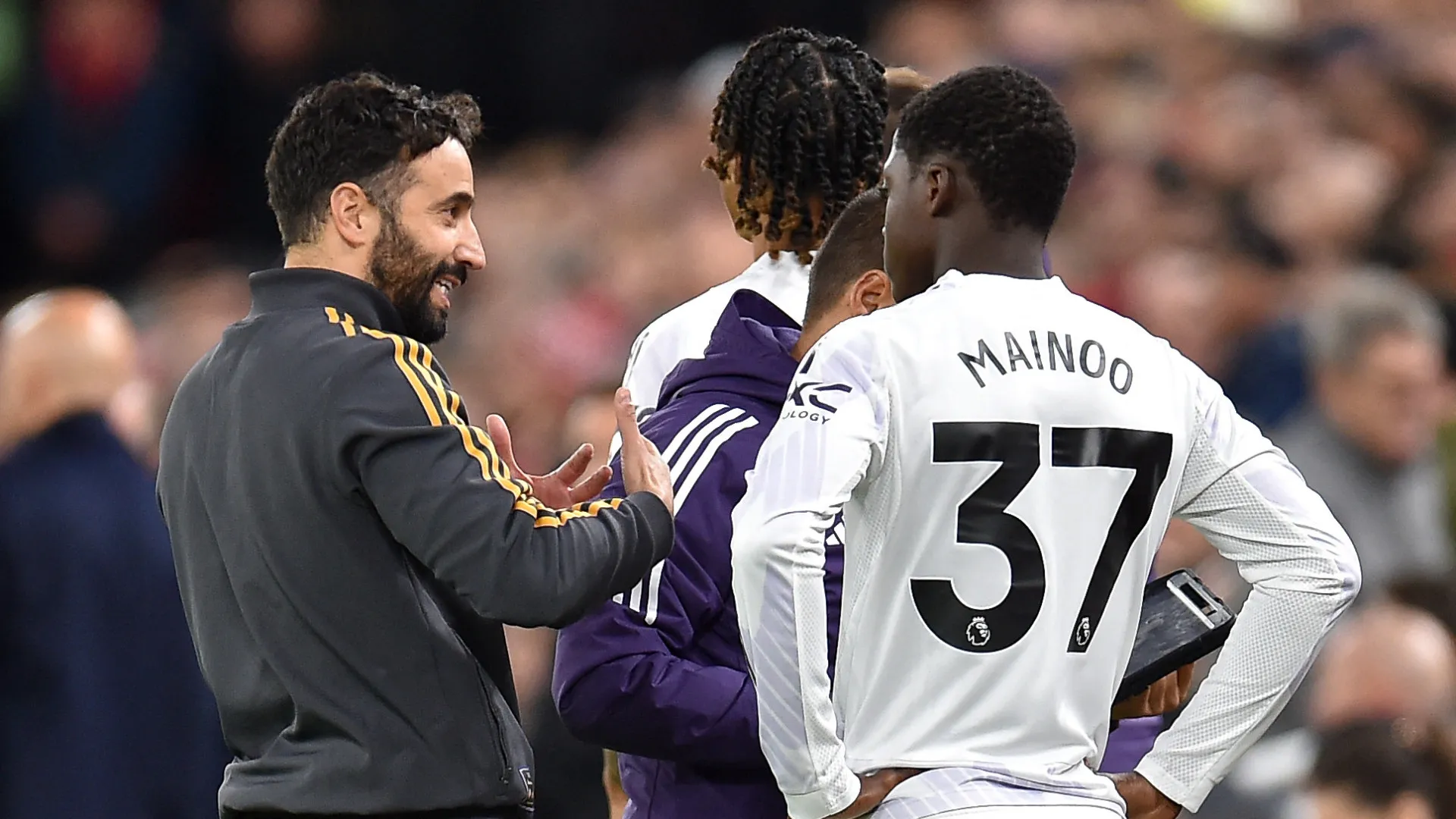 
                    Roy Keane revela como Kobbie Mainoo pode dar a volta a Ruben Amorim
                