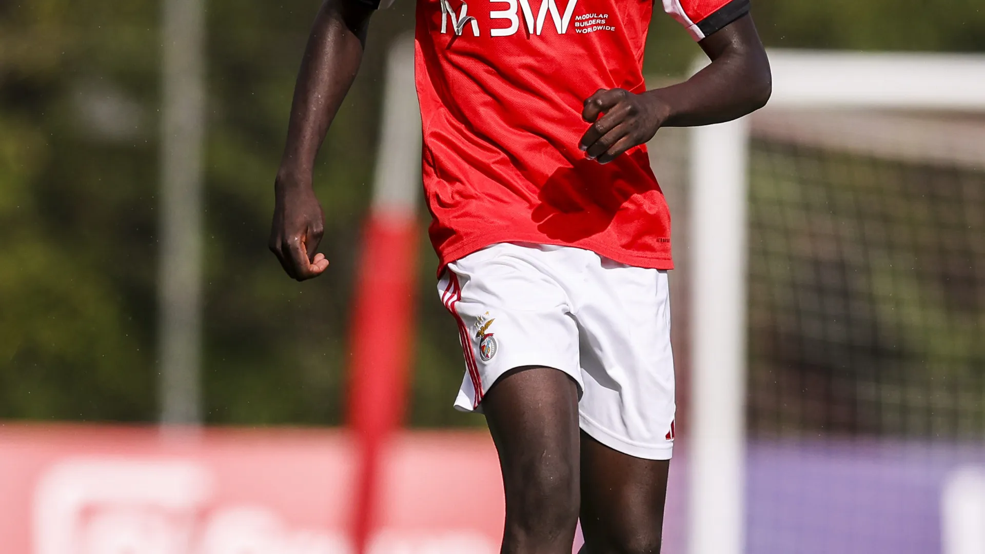 
                    Banjaqui assinala estreia pelo Benfica com aval de...Geovany Quenda
                