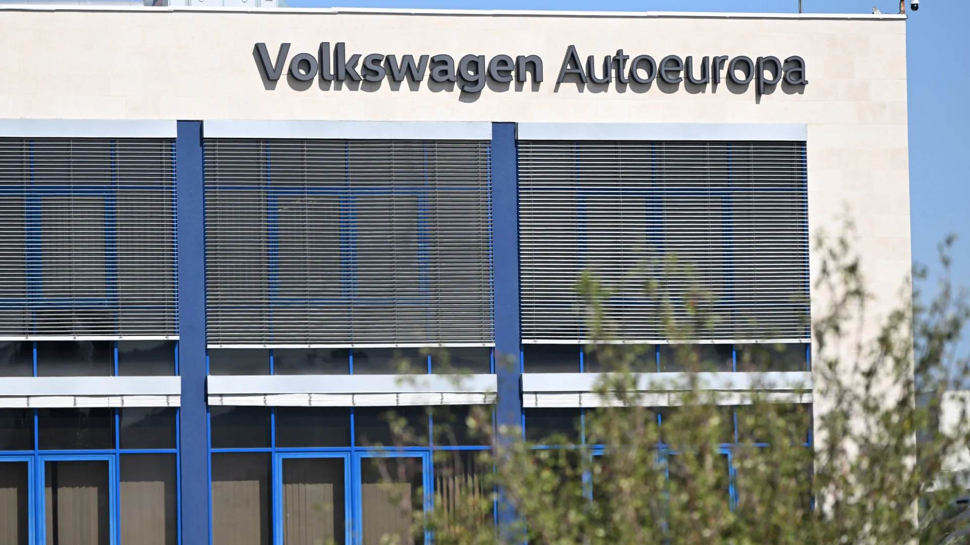 
                    Autoeuropa vai parar 70 dias em 2026 para se adaptar a novos carros
                