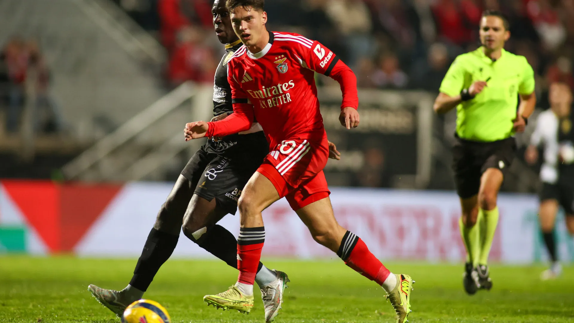 
                    Benfica divulga estado fisíco de Sudakov e Samuel Soares
                