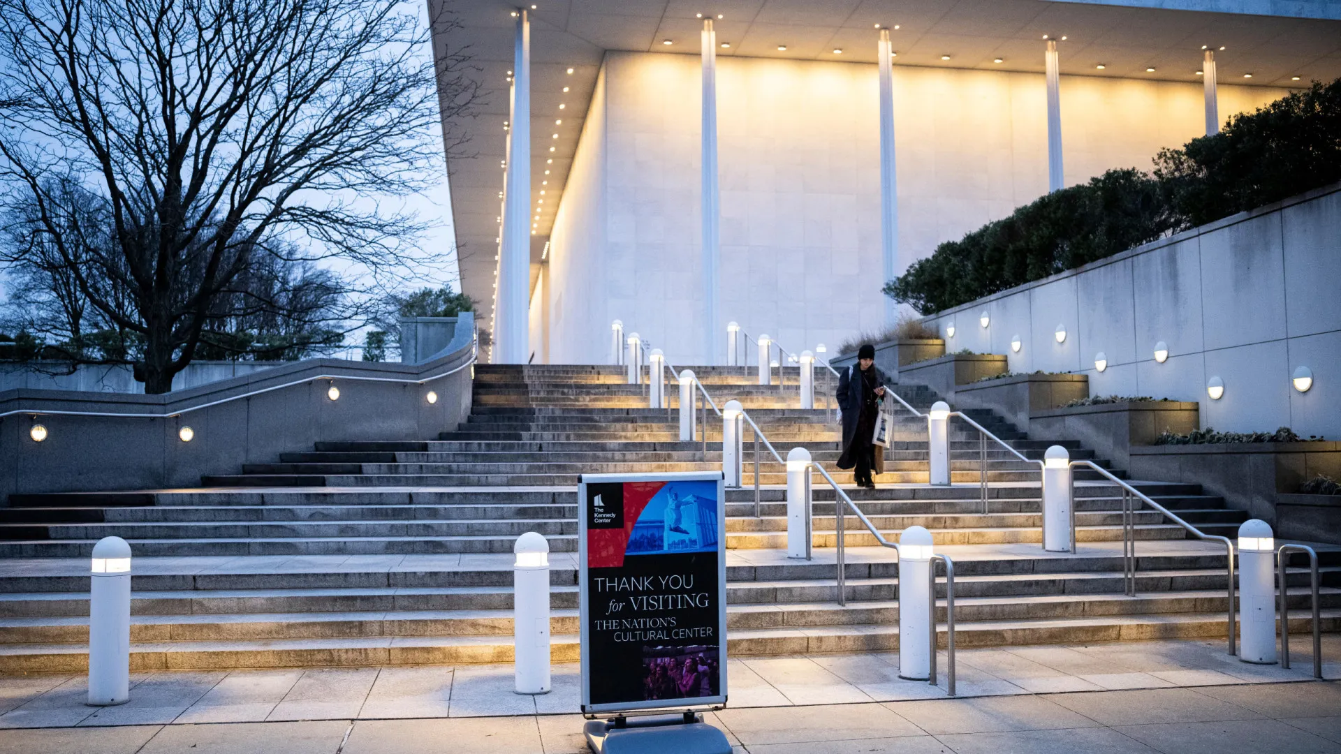 Principal centro cultural de Washington passa a ter nome de Trump