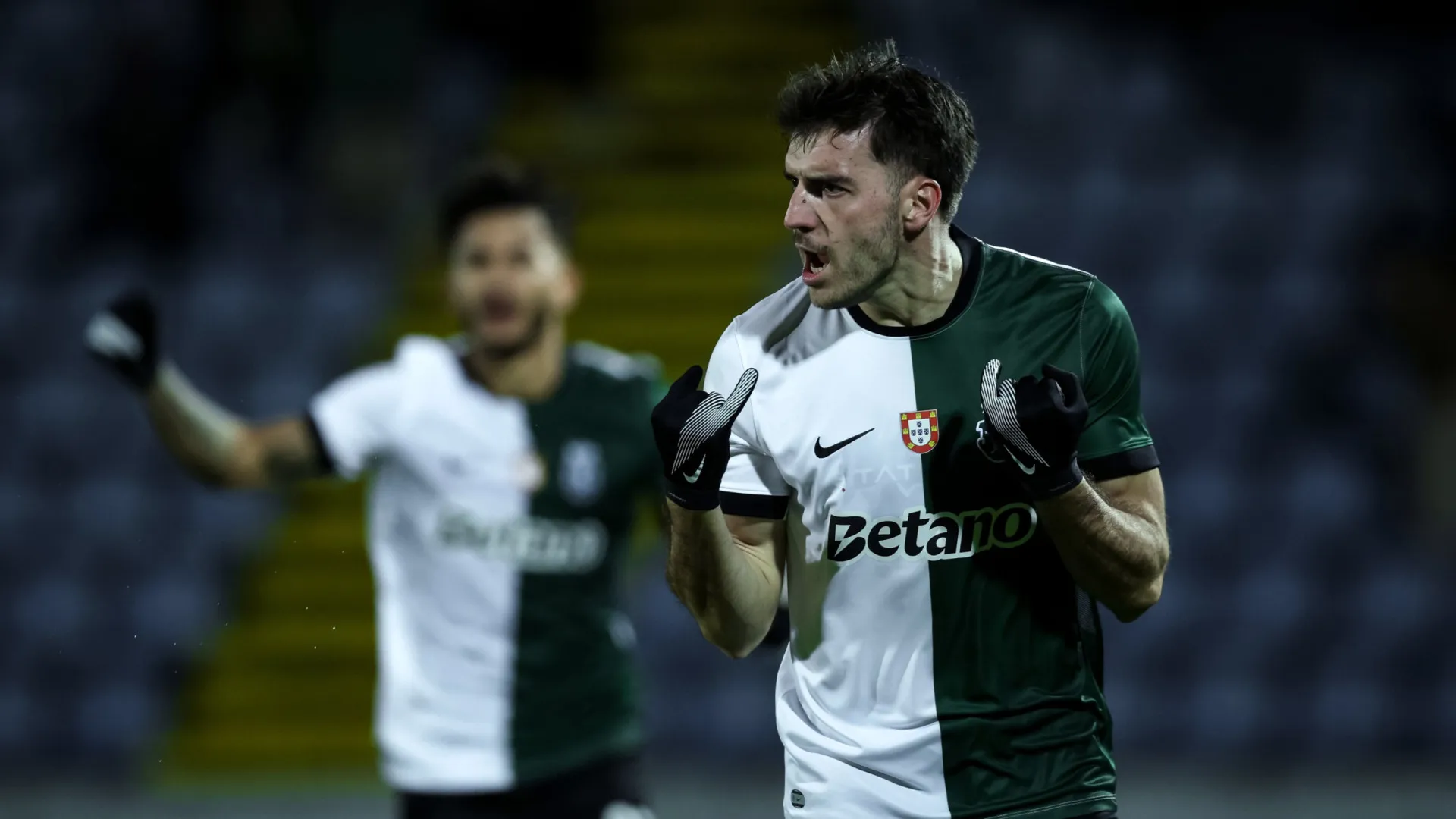 
                    Sporting elimina Santa Clara com arbitragem polémica de João Pinheiro
                