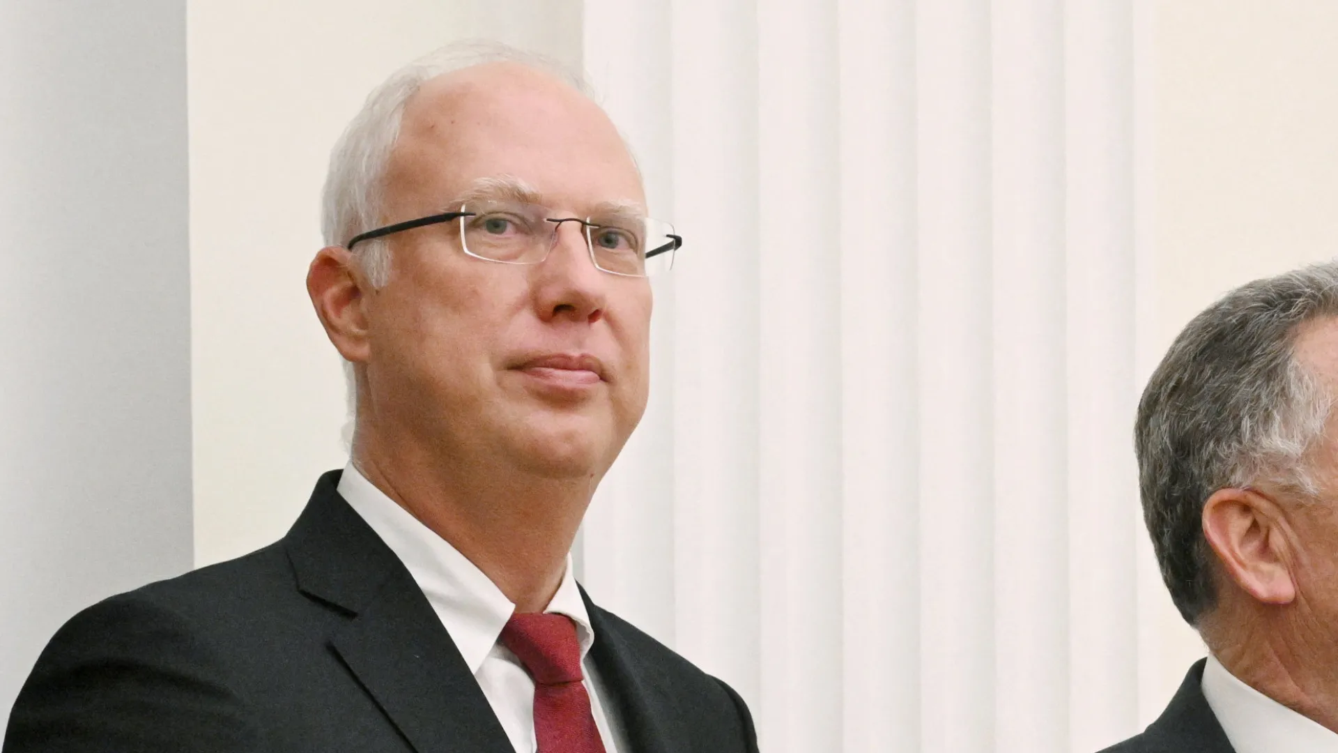 
                    Rússia saudou decisão que afasta uso de bens russos para financiar Kyiv
                