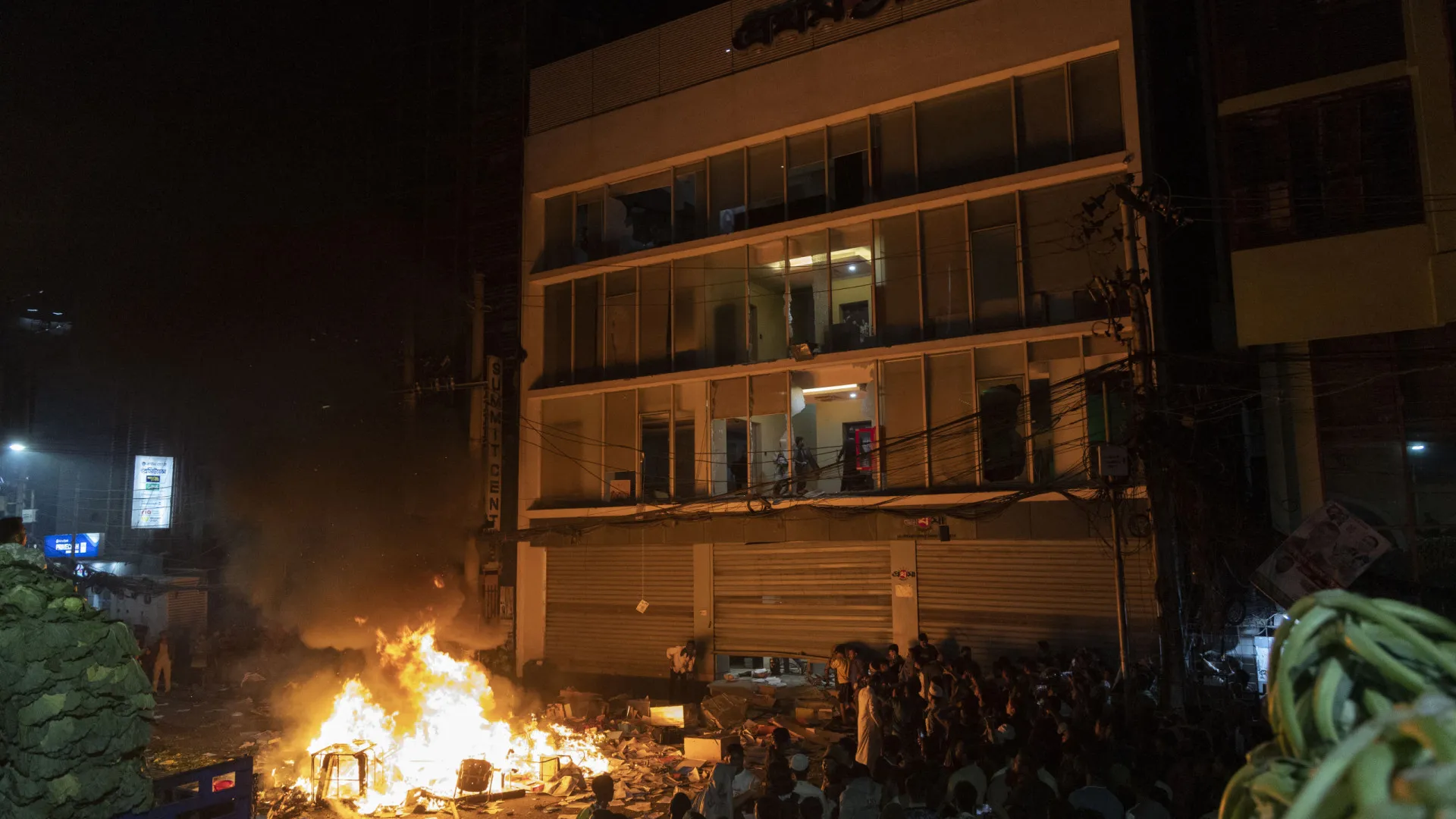 
                    Líder da revolta estudantil no Bangladesh morreu no hospital
                