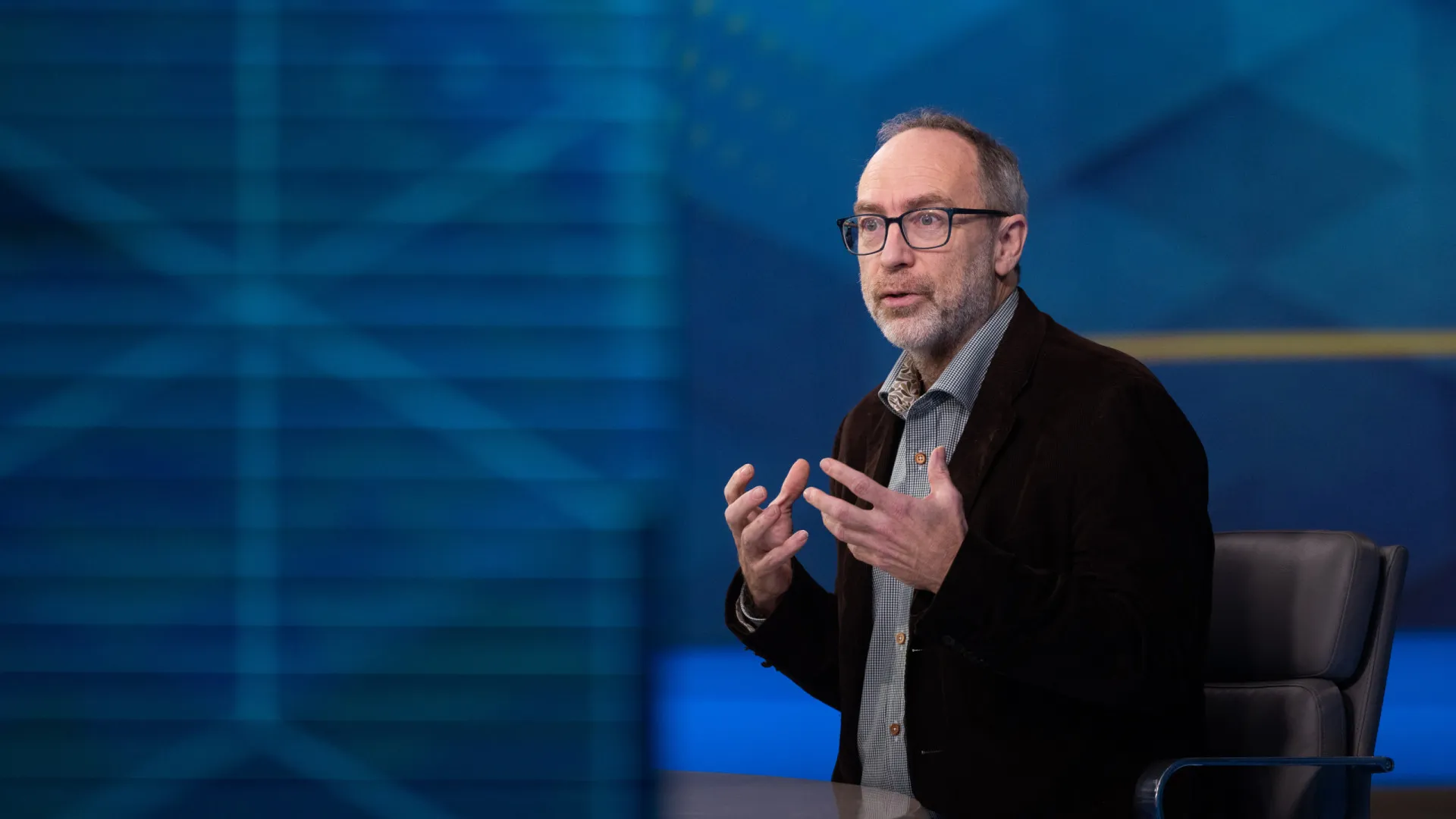 
                    Criador da Wikipedia diz que IA de Musk não é imparcial
                