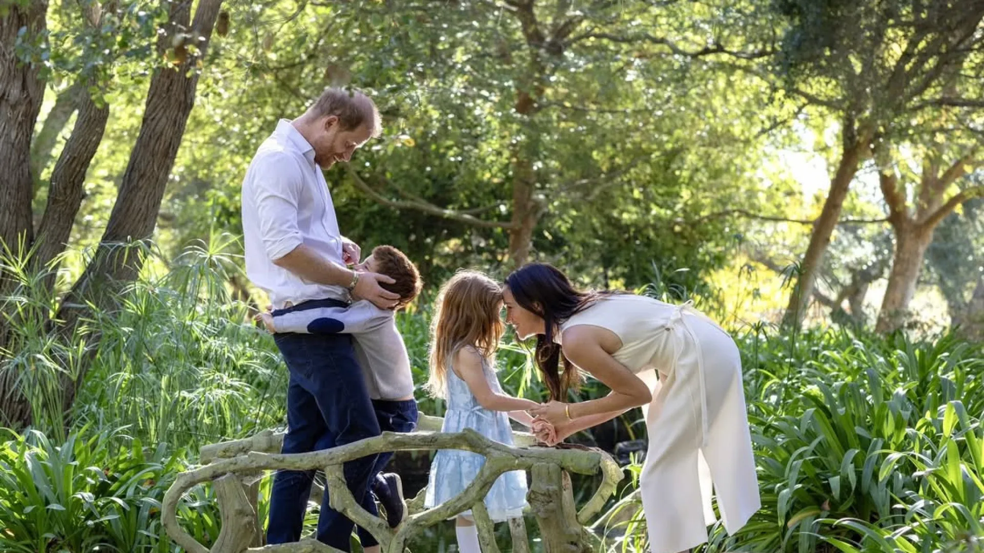 
                    Meghan Markle surpreende ao mostrar o quanto os filhos cresceram
                