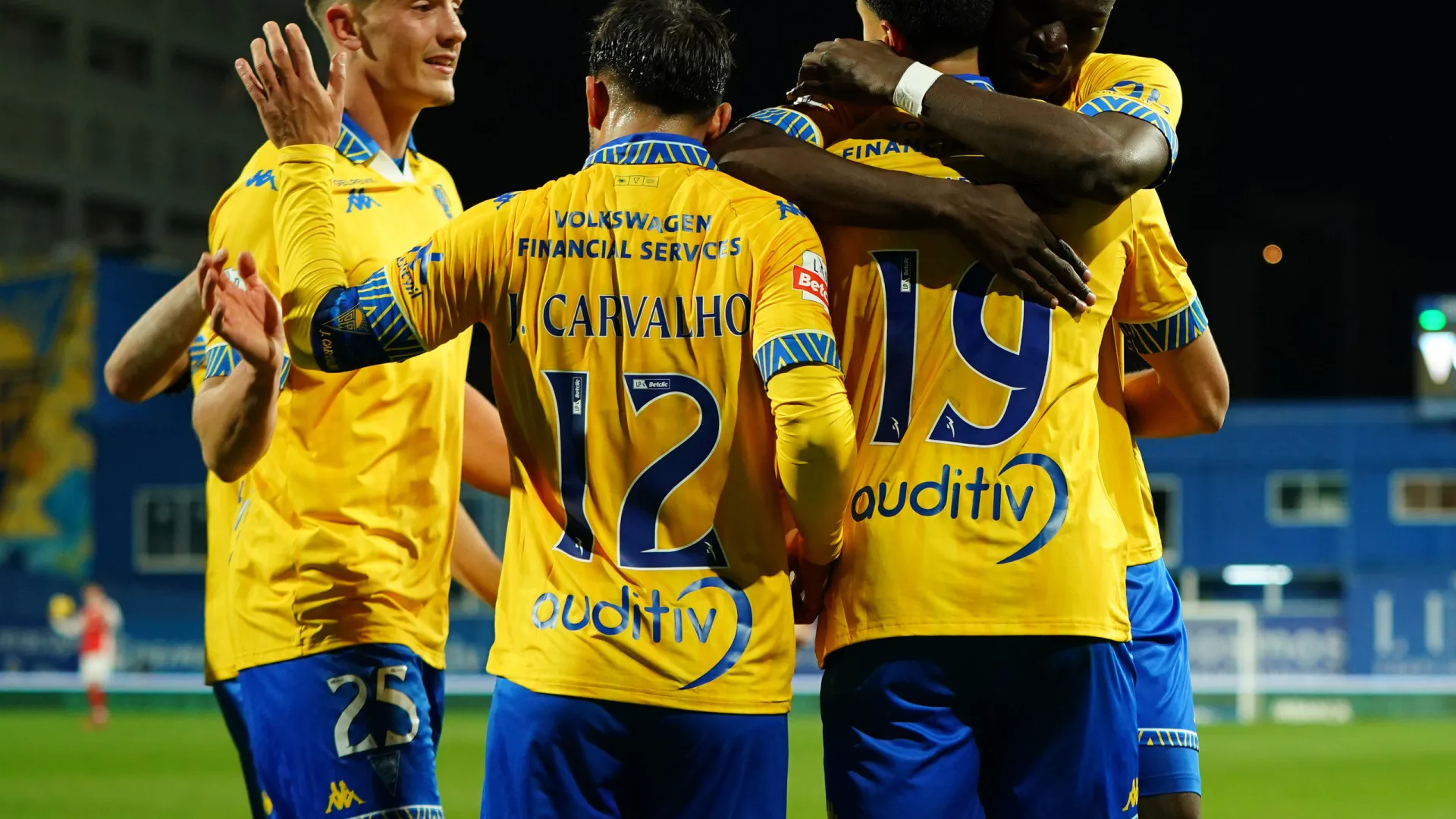 
                    EM DIRETO: Estoril 'tomba' Sporting de Braga no arranque da ronda 15
                