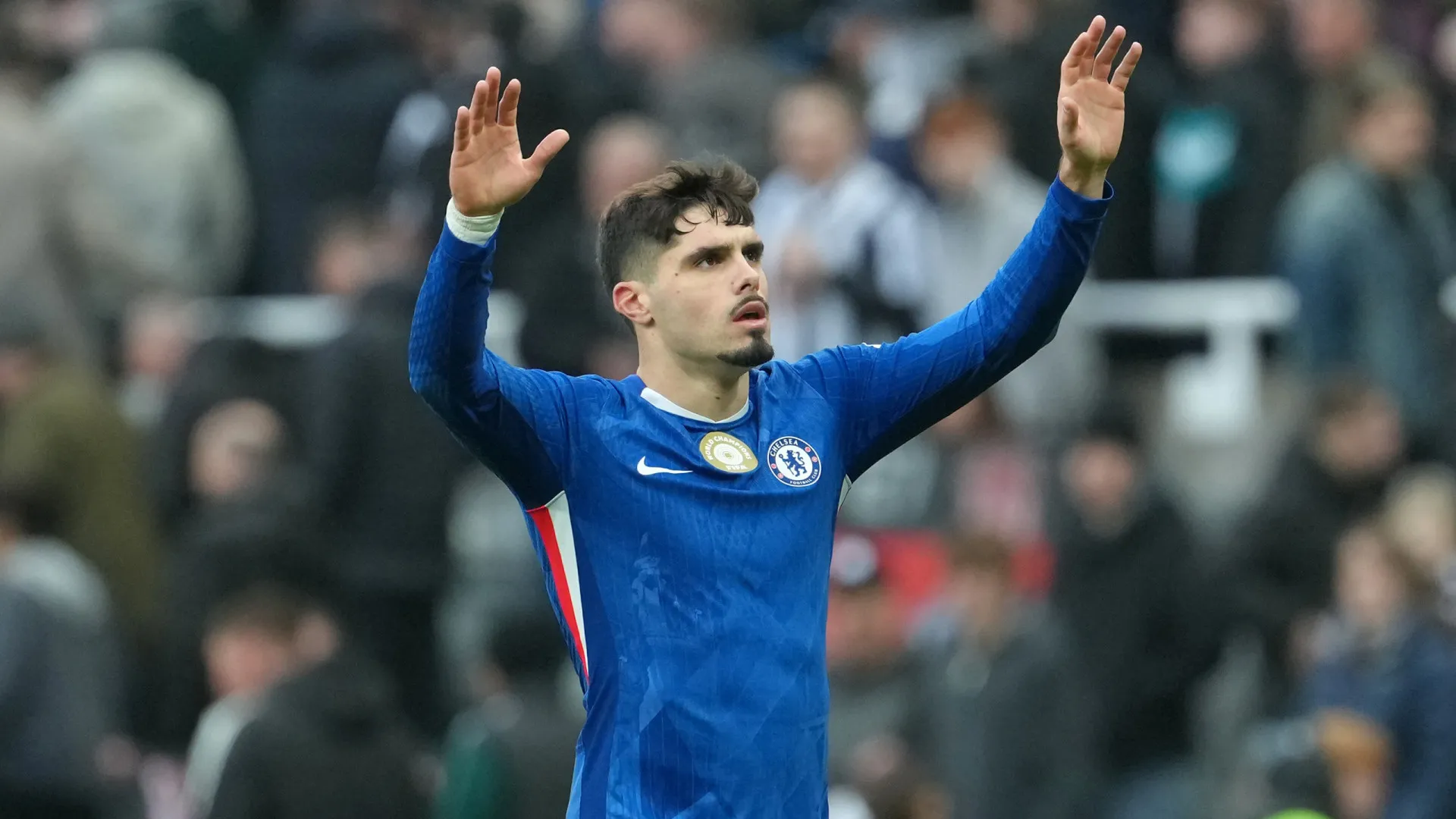 
                    Chelsea, de Pedro Neto, anula desvantagem e arranca empate em Newcastle 
                