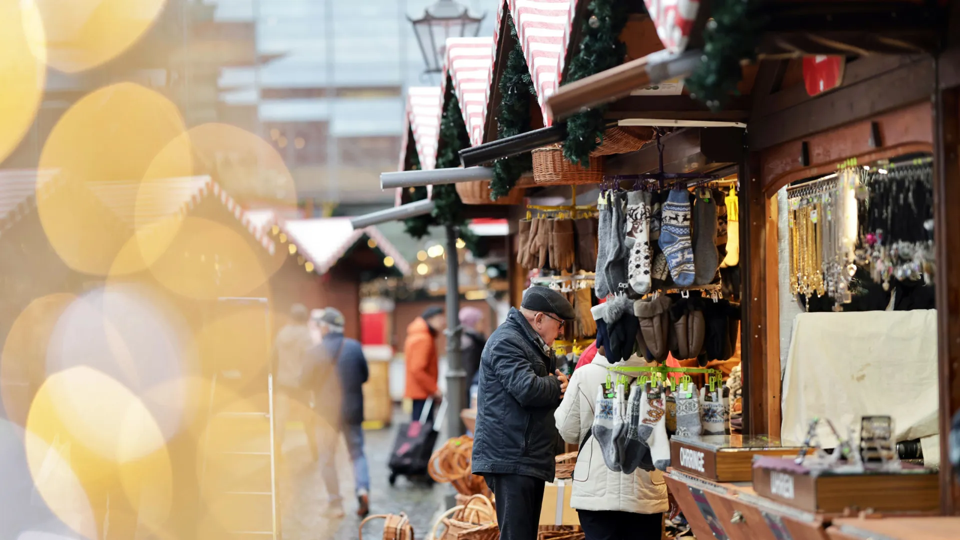 
                    Magdeburgo assinala 1.º aniversário do atentado no mercado de Natal
                