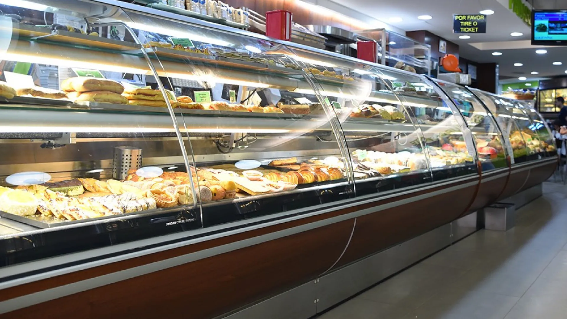 
                    Confeitaria em Matosinhos fecha sem aviso e deixa 15 pessoas sem emprego
                