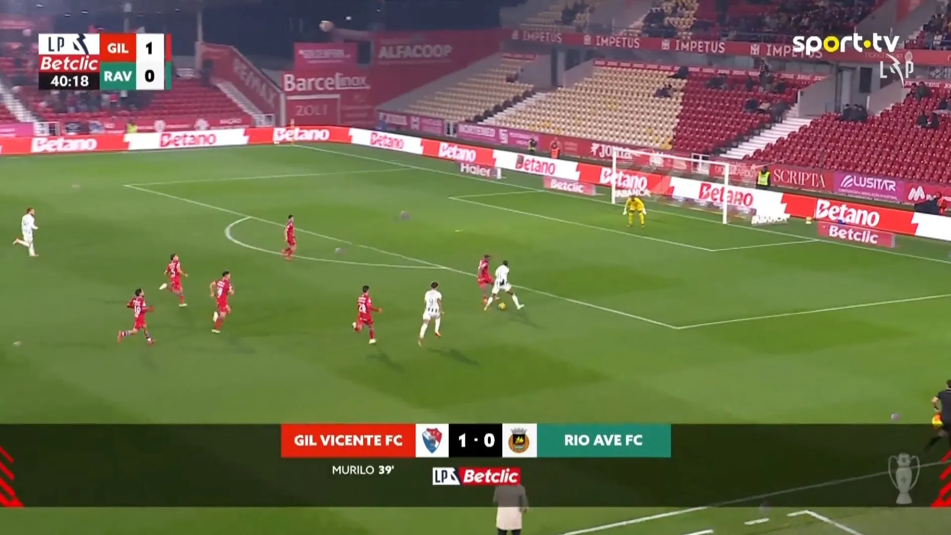 
                    Futebol de rua está de volta. Veja este golaço de André Luiz
                