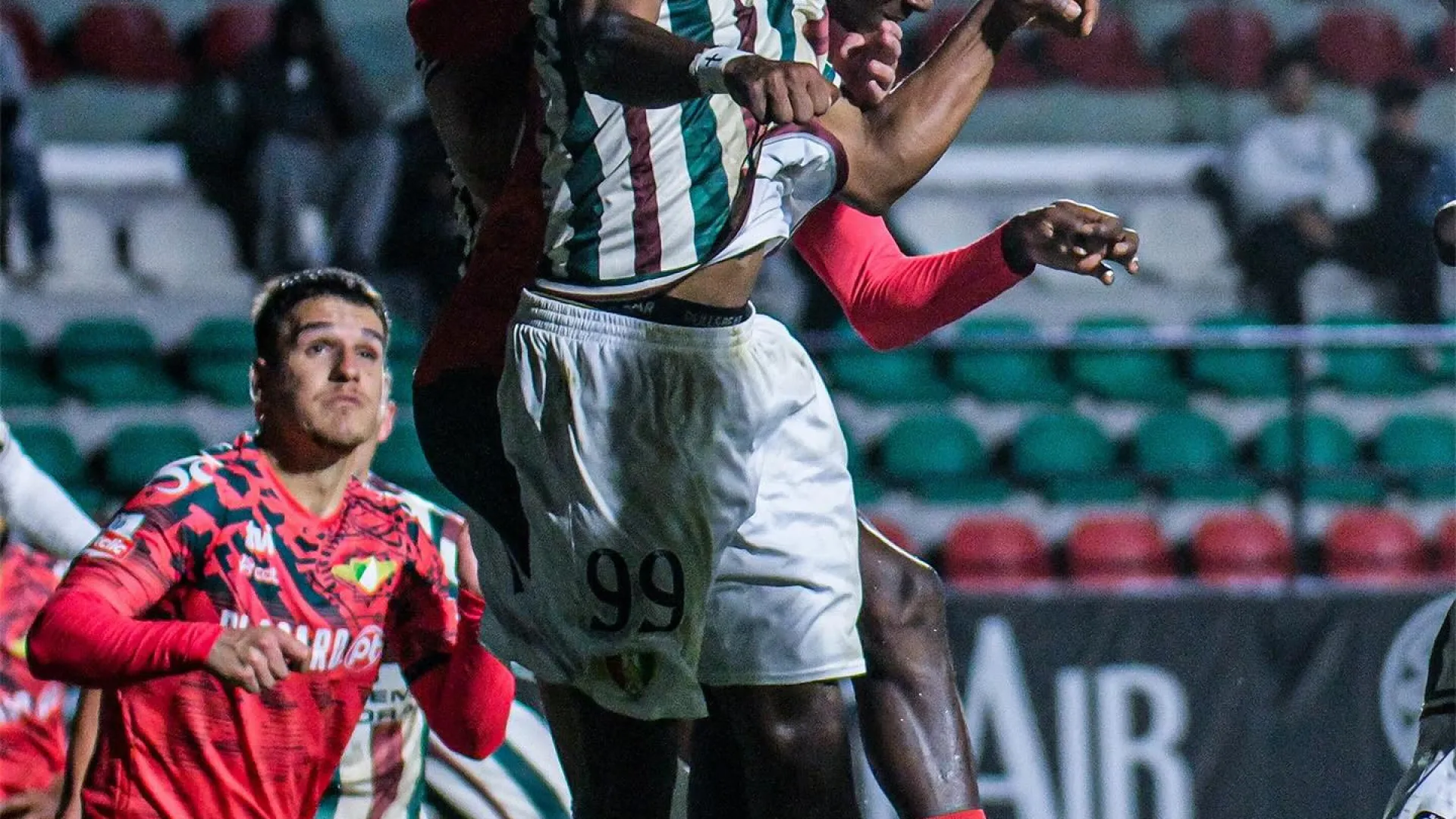 
                    EM DIRETO: Estrela-Moreirense com triste nulo. Domingo ainda sem grandes
                