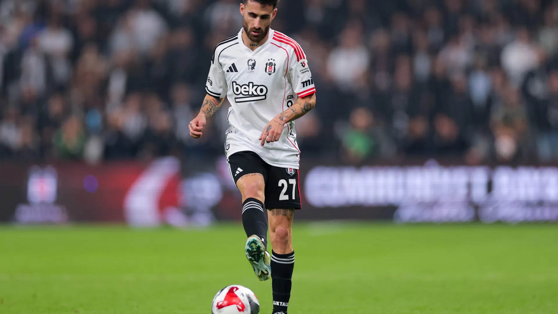 
                    Treinador do Besiktas arrasa Rafa Silva: 