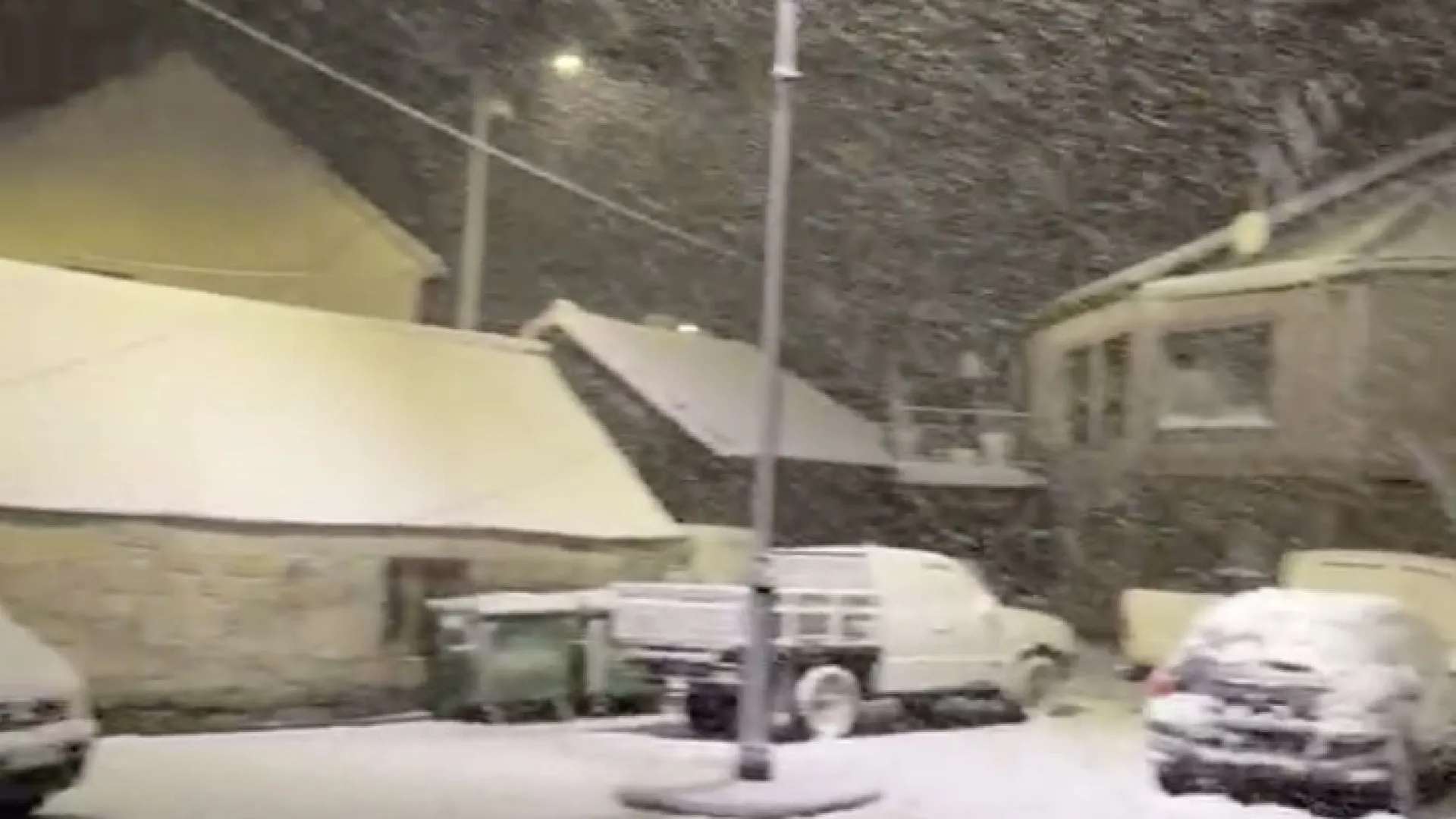 
                    Neve já deixa um manto branco em várias regiões do país. Eis as imagens
                