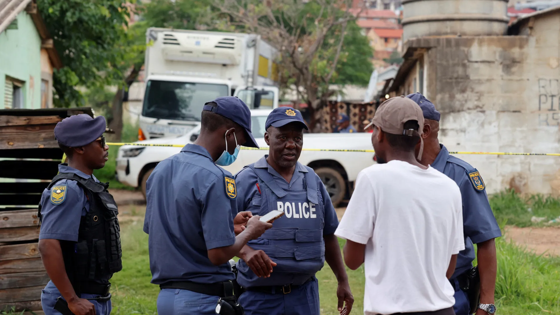 
                    Pelo menos cinco mortos num tiroteio na África do Sul
                