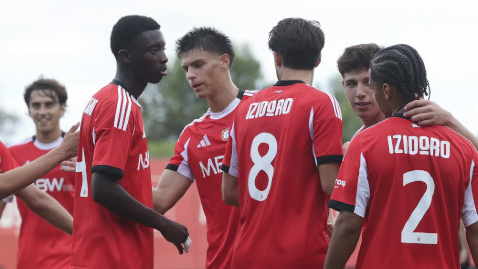 
                    Benfica tomba em Alverca e Santa Clara castiga Sporting nos juniores
                