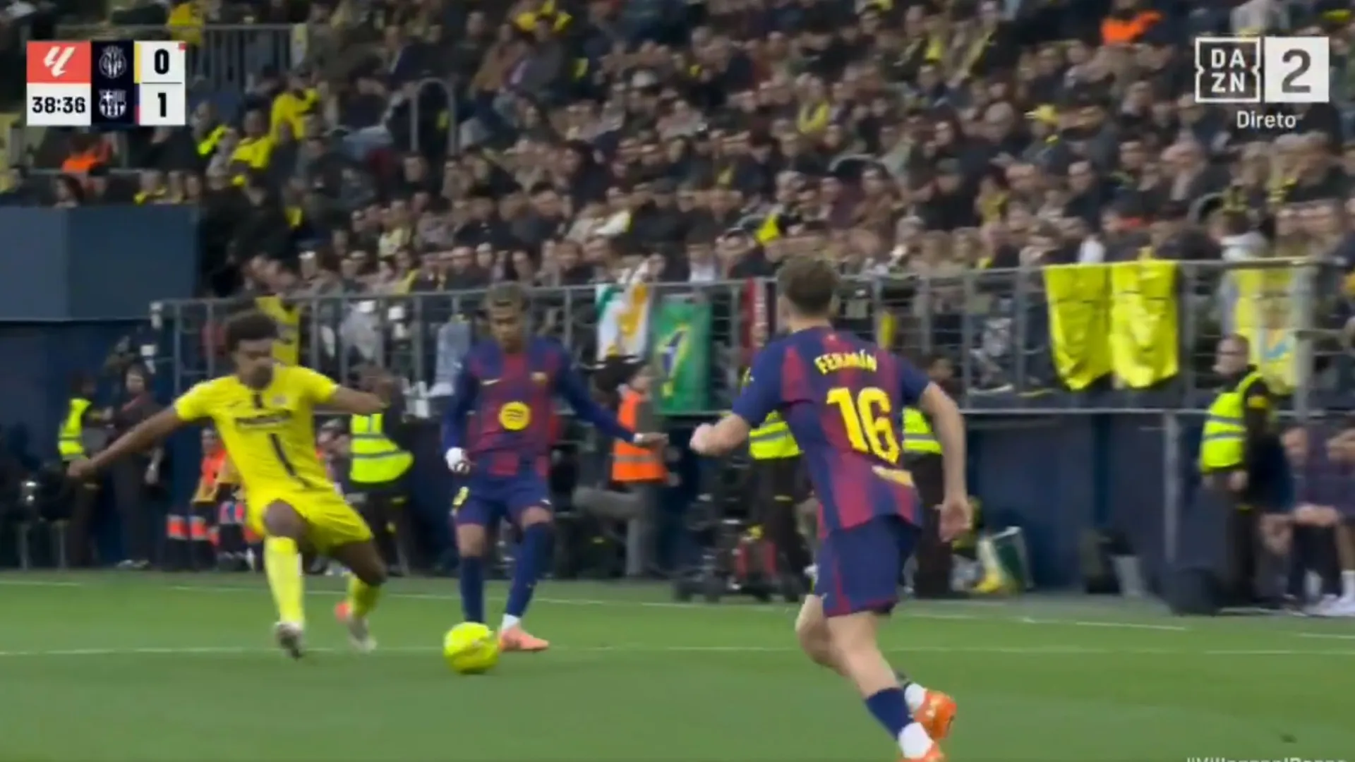 
                    O que foi isto? Renato Veiga com entrada 'assassina' sobre Yamal
                