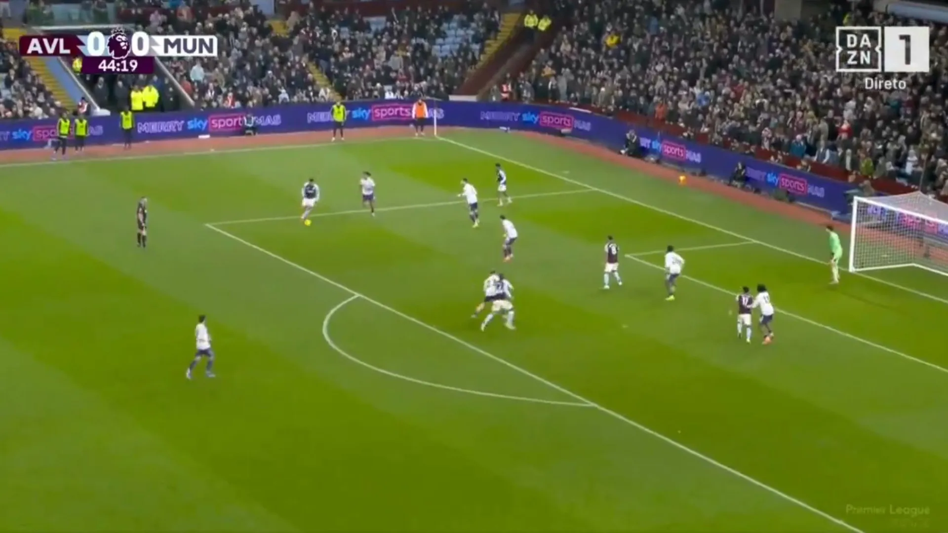 
                    Amorim ficou de 'boca aberta' com este golaço de Morgan Rogers
                