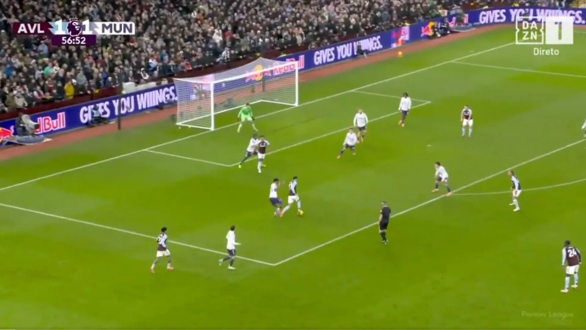 
                    Defesa do Manchester United não aprende e Morgan Rogers aproveita
                