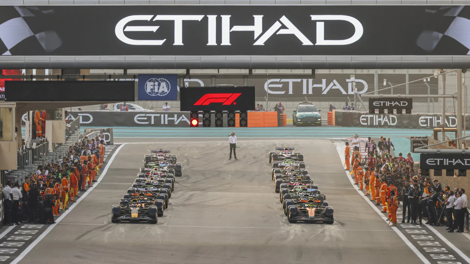 
                    Fabricantes podem ter arranjado forma de 'fintar' regras de motores da F1
                