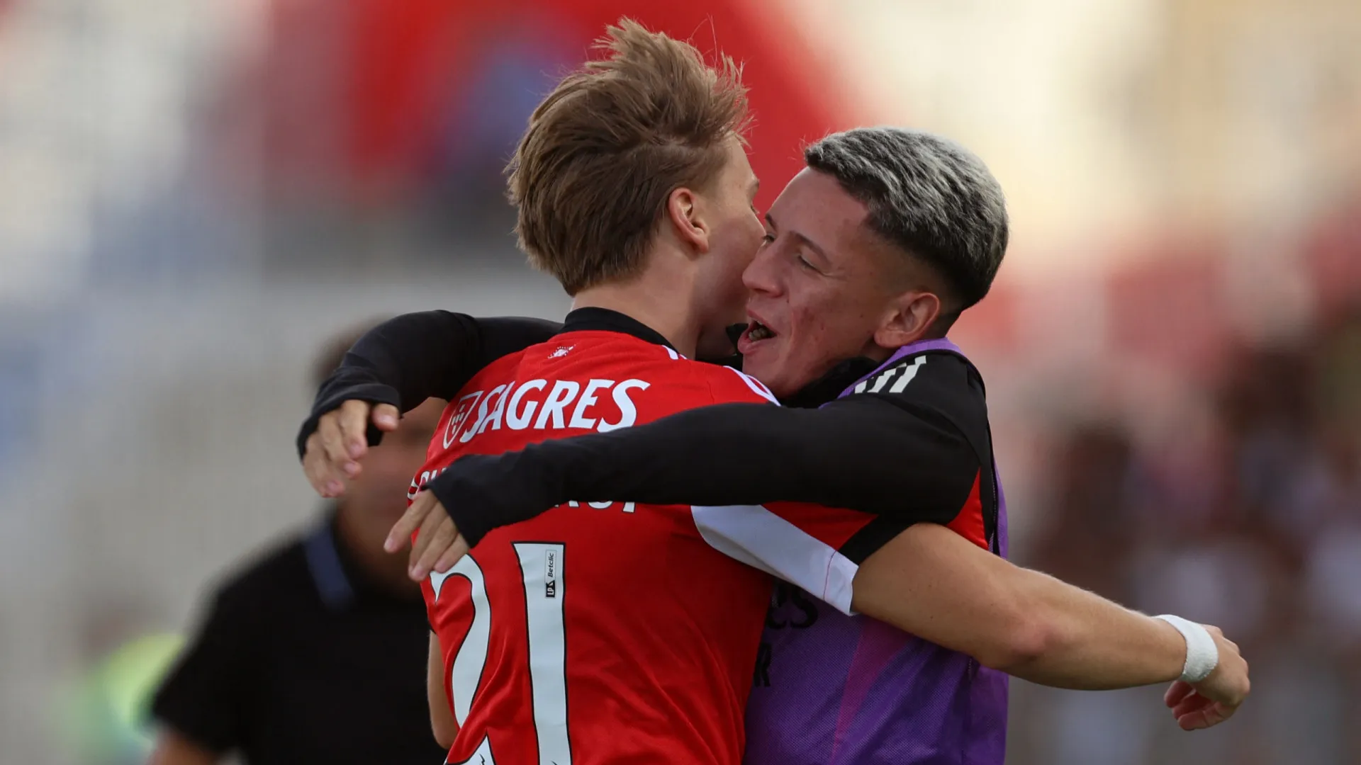 
                    Revolução no Benfica? Além de Prestianni, Schjelderup também pode sair
                