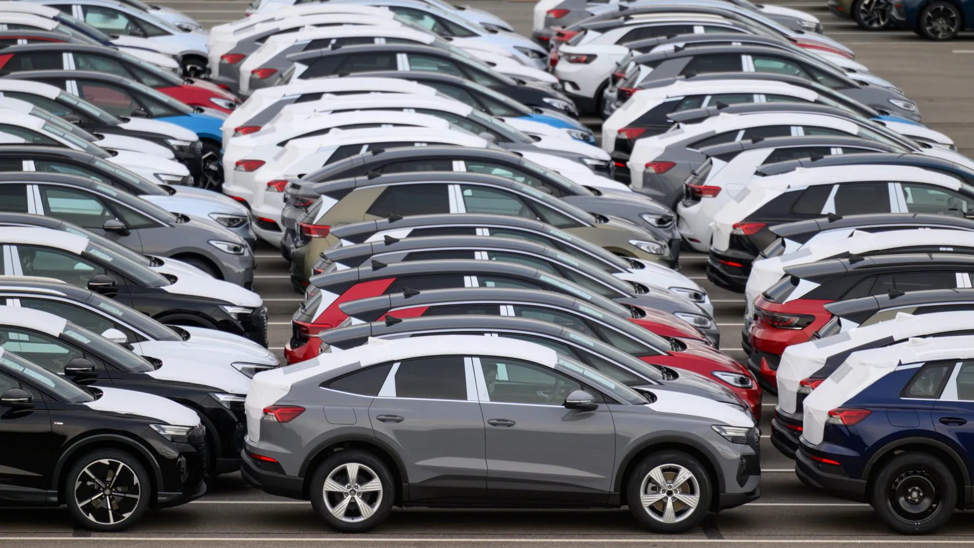 
                    Tarifas dos EUA tiveram forte impacto nas exportações automóveis alemãs
                