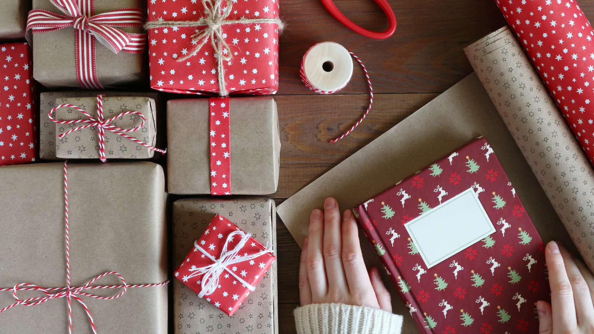 
                    Natal. Como embrulhar um livro de forma bonita e criativa
                