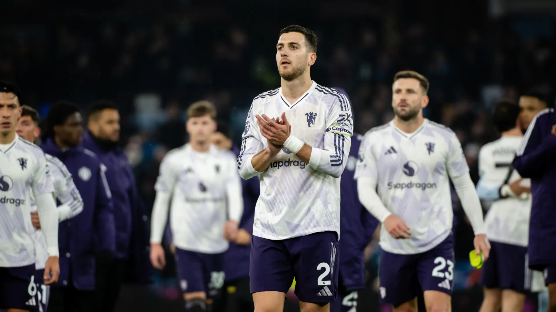 
                    Dalot rendeu Bruno Fernandes como capitão de Ruben Amorim e já reagiu
                