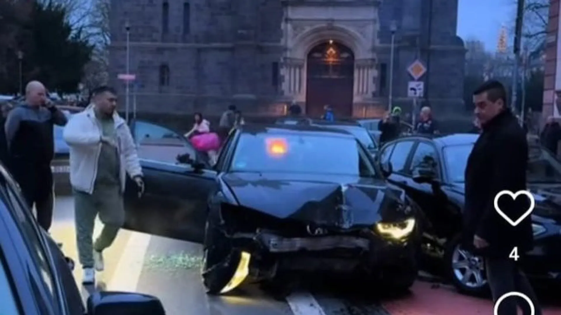 
                    Alemanha. Investigada colisão de carro contra paragem de autocarro
                