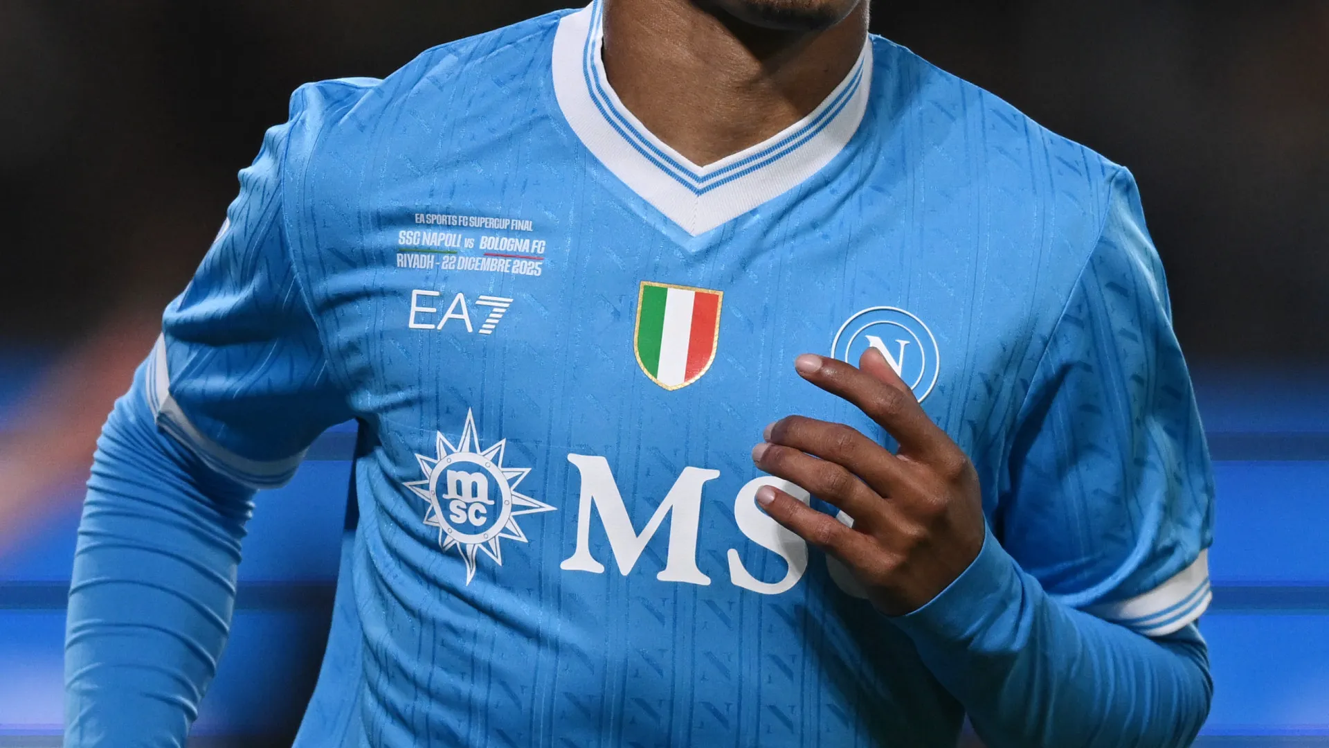 
                    Napoli conquista Supertaça ao vencer Bologna com bis de David Neres
                