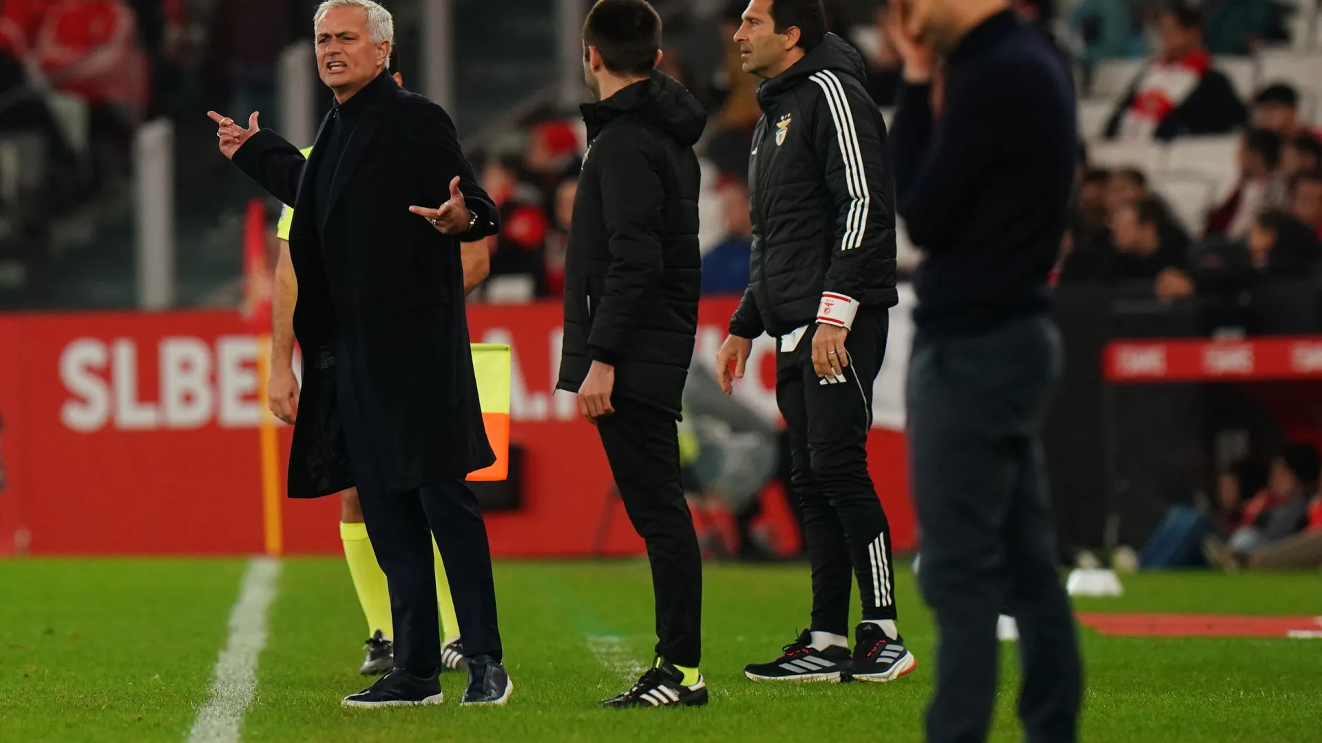
                    Mourinho responde ao presidente do Famalicão: 