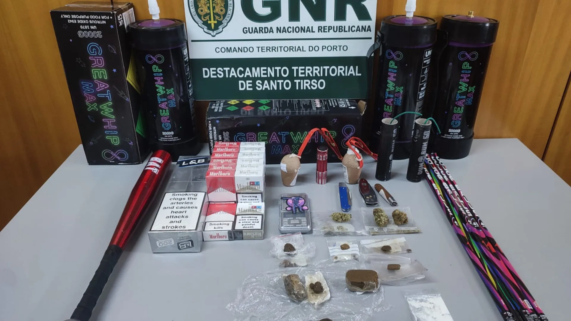 
                    Grupo apanhado a traficar droga em café de Santo Tirso. Há 6 detidos
                